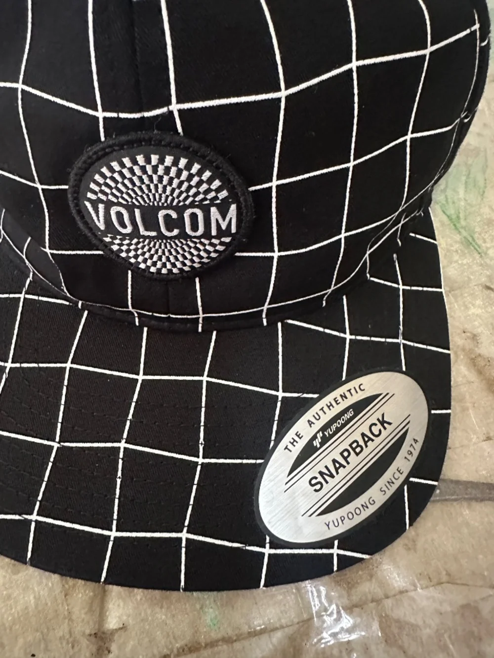 Guess J Balvin Red Hat Snapback and NWT Volcom Yupoong Sample Black Checks Dad - Picture 4 of 8